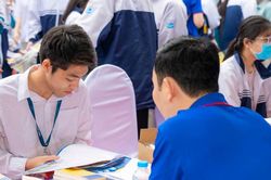 Hàng chục nghìn hồ sơ tuyển sinh vướng dữ liệu sẽ phải hoàn thiện trước 17h ngày 24/7
