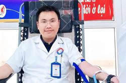 Bệnh viện thiếu máu, cán bộ y tế tình nguyện hiến máu cứu người