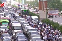 Hà Nội xây dựng lộ trình hạn chế phương tiện cá nhân vào trung tâm khi đầy đủ các điều kiện| ATV ngày 22/7/2026