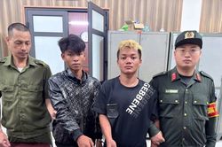 Bỏ chạy khi 'đụng' tổ 141, các đối tượng đi xe máy không biển số lộ 'hàng trắng'