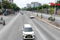 Đường V&otilde; Ch&iacute; C&ocirc;ng xuống cấp sau thi c&ocirc;ng, H&agrave; Nội sắp ho&agrave;n trả mặt đường