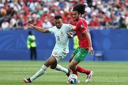Sao trẻ Morocco gật đầu với Man City