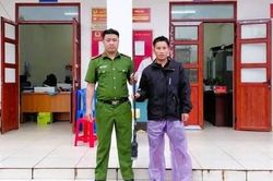 Điện Biên: Người dân xã Nà Bủng tự nguyện giao nộp 10 khẩu súng các loại