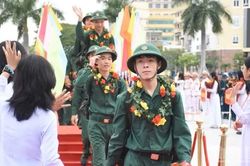 Cử tri kiến nghị quy định cụ thể, rõ ràng tiêu chuẩn tuyển quân đối với công dân có hình xăm và mắc tật khúc xạ
