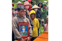 Truy thăng quân hàm từ Hạ sĩ lên Thượng sĩ cho đồng chí Kpă Thiêp