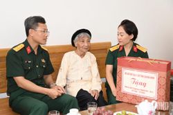 Bộ CHQS tỉnh Quảng Ninh thăm, tặng quà người có công trên địa bàn nhân dịp 27-7