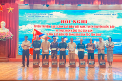 Đoàn Trinh sát số 1 tuyên truyền pháp luật về biển, đảo tại Quảng Ninh