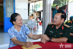 Lãnh đạo Quân khu 7 tri ân Bà mẹ Việt Nam anh hùng, Anh hùng LLVT nhân dân