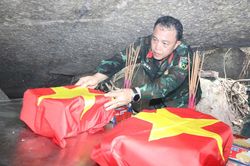 Đã tìm thấy 8 hài cốt liệt sĩ tại hang Đá Sập