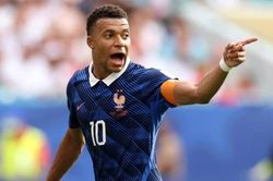 Mbappé 'lấn sân game thủ'