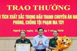 Nghệ An: Trao thưởng Ban chuyên án phá thành công vụ vận chuyển hơn 15.000 viên ma túy