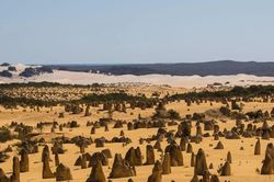 Ngàn cột đá kỳ lạ giữa sa mạc - kiệt tác ẩn giấu của thiên nhiên Australia