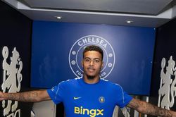 Chelsea c&ocirc;ng bố bom tấn đắt nhất lịch sử b&oacute;ng đ&aacute; Anh