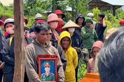 Truy thăng quân hàm vượt cấp cho chiến sĩ quên mình cứu hai người bị điện giật