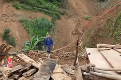 Tan hoang cảnh 'màn trời chiều đất', mất trắng tài sản sau sạt lở ở Lào Cai