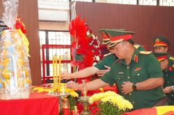 Quân khu 7 tri ân Anh hùng liệt sĩ, động viên lực lượng tìm kiếm, quy tập hài cốt liệt sĩ