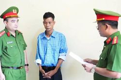 C&ocirc;ng nh&acirc;n rơi từ độ cao 12 m&eacute;t khi lắp m&aacute;i t&ocirc;n, chủ doanh nghiệp bị khởi tố