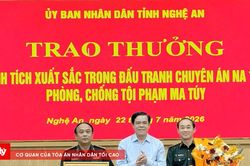 Trao thưởng Ban Chuyên án triệt phá đường dây vận chuyển ma túy qua biên giới