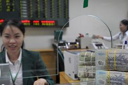 Vì sao cổ phiếu dầu khí bị bán tháo khi giá dầu vẫn neo cao?