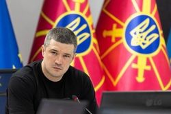 Cựu Bộ trưởng Quốc phòng Ukraine nói về việc ông Zelensky thay tổng tư lệnh