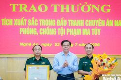 Chủ tịch UBND tỉnh Nghệ An tặng Bằng khen, thưởng nóng lực lượng Biên phòng phá chuyên án ma túy