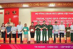Phó Tổng Tham mưu trưởng QĐND Việt Nam tri ân người có công tại Hà Tĩnh