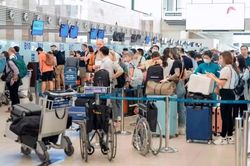 Hàng không Việt tăng trưởng cao dù đối mặt 'bão giá' nhiên liệu xăng, dầu