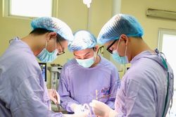 Phẫu thuật cắt khối u phổi 16cm và tạo hình phế quản với kỹ thuật hiện đại
