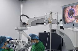 Hai bệnh nhân nghèo nhìn lại được ánh sáng nhờ ghép giác mạc miễn phí
