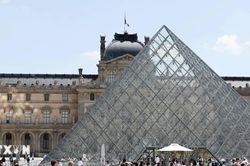 Bảo tàng Louvre mở cửa trở lại Phòng trưng bày Apollo sau vụ trộm chấn động