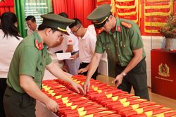 Công an TP Hồ Chí Minh tiếp nhận hơn 150 di ảnh liệt sĩ được phục dựng