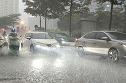 Dự b&aacute;o thời tiết 22/7/2026: Miền Bắc tiếp tục mưa rất to, đề ph&ograve;ng d&ocirc;ng lốc nguy hiểm