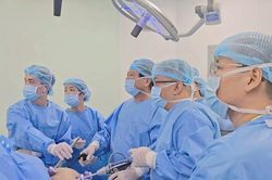 Ca mổ đặc biệt của GS Trần Bình Giang tại BV Việt Đức cơ sở Ninh Bình