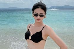 Ý Nhi mặc đồ bơi hai mảnh bé xíu phô trọn body 'khét lẹt'