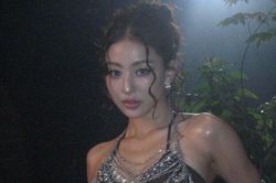 Jihyo (TWICE) gây sốt với tạo hình gợi cảm, chị gái Gong Seung Yeon cũng phải thốt lên