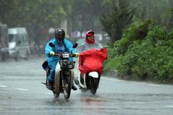 Điểm danh những khu vực ở Hà Nội sắp có mưa dông, thời tiết diễn biến xấu