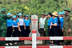 Lào Cai: Đưa kiến thức pháp luật và 'Bình dân học vụ số' về xã biên giới