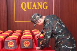 TP.HCM đồng loạt trao ảnh phục dựng liệt sĩ đến thân nhân