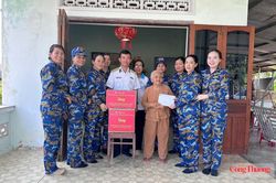 Vùng 4 Hải quân tri ân, giúp đỡ mẹ Việt Nam anh hùng