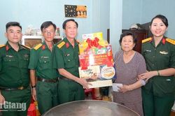 Bộ Chỉ huy Quân sự tỉnh An Giang tri ân gia đình chính sách tại Rạch Giá