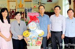 Đồng chí Châu Thị Mỹ Phương thăm gia đình chính sách nhân Ngày Thương binh - Liệt sĩ