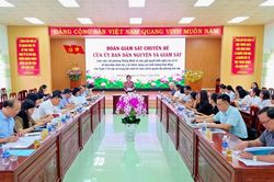 Ủy ban Dân nguyện và Giám sát của Quốc hội khảo sát hoạt động y tế tại phường Thống Nhất