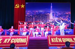 Biểu diễn nghệ thuật phục vụ cán bộ, chiến sĩ Lữ đoàn 954