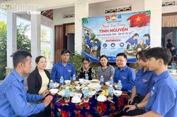 Đoàn phường Tây Nha Trang tổ chức bữa cơm nghĩa tình tri ân gia đình liệt sĩ