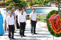 Phường Đông Hải tổ chức đoàn viếng Nghĩa trang liệt sĩ Bình Thuận