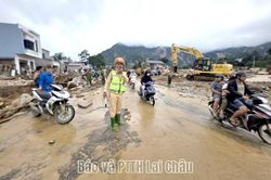Đảm bảo giao th&ocirc;ng khu vực xảy ra thi&ecirc;n tai tại x&atilde; Mường Than