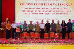 Cục Hậu cần - Kỹ thuật Hải quân tặng quà gia đình chính sách, người có công tại xã Chi Lăng, Hữu Lũng
