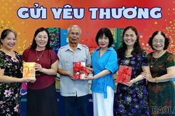 Gần 200 đầu sách của văn nghệ sĩ được trao tặng Thư viện Lào Cai