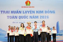 Hơn 12 năm gắn bó màu khăn quàng đỏ