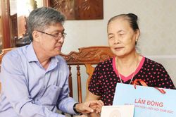 Phó Chủ tịch UBND tỉnh Lâm Đồng Nguyễn Minh thăm người có công tiêu biểu xã Đắk Song